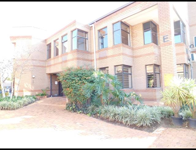 1,471M² OFFICE TO LET IN FERNDALE